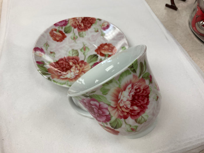 TEA FOR 2-  Cute Pair of Tea cups and Saucers